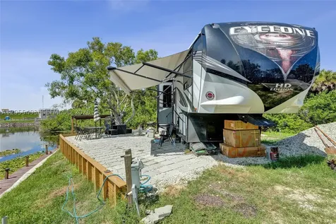 1069 Marina Moore Haven FL 33471