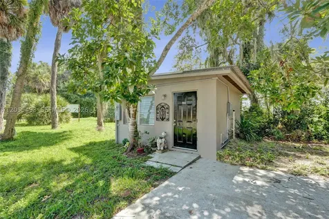1069 Marina Moore Haven FL 33471