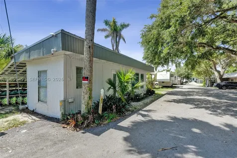 1069 Marina Moore Haven FL 33471