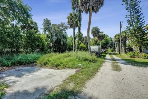 1069 Marina Moore Haven FL 33471