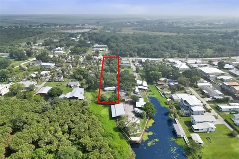 1069 Marina Moore Haven FL 33471