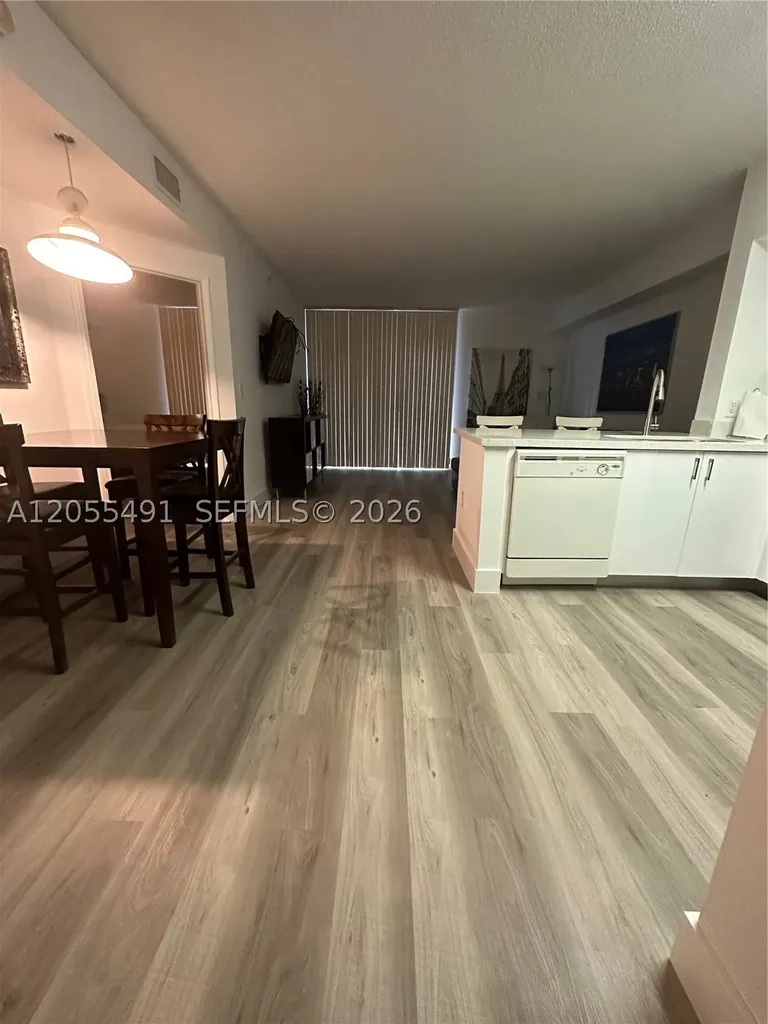 5085 NW 7th Street Miami FL 33126