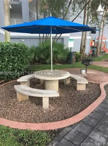 5085 NW 7th Street Miami FL 33126