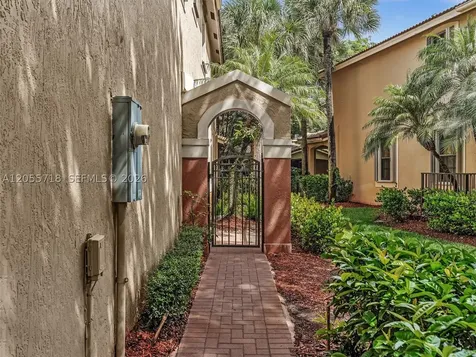 4283 Vineyard Circle Weston FL 33332