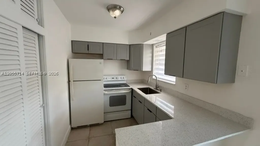 2450 Lincoln Street Hollywood FL 33020