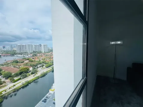 3625 N Country Club Drive Aventura FL 33180