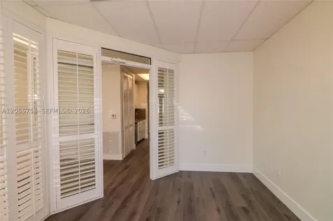 5220 S University Drive Davie FL 33328