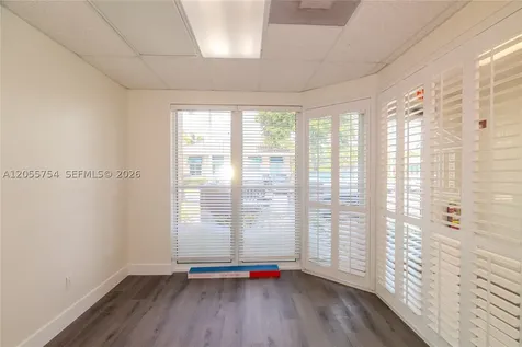 5220 S University Drive Davie FL 33328
