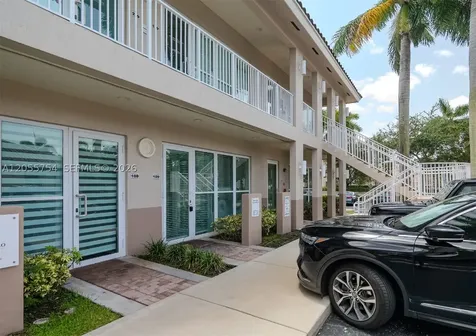 5220 S University Drive Davie FL 33328