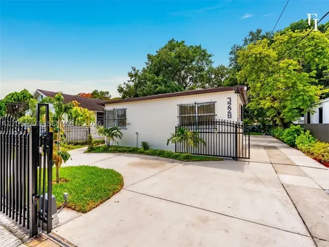 3228 NW 11th Avenue Miami FL 33127