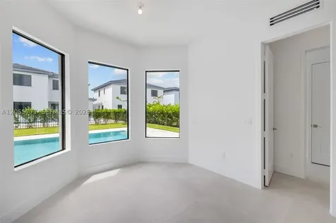 19670 NE 14th Court Miami FL 33179