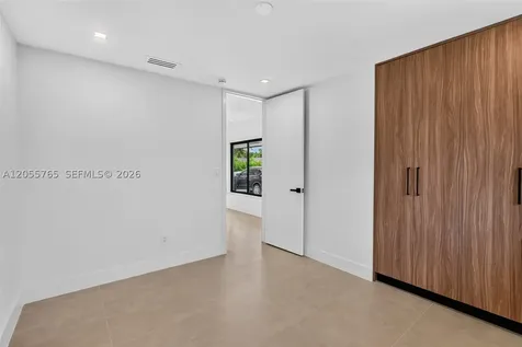 1890 NE 211th Terrace Miami FL 33179