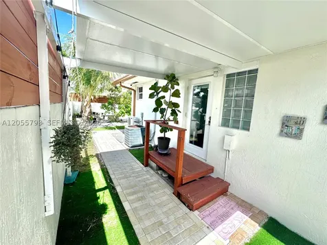 18701 Wentworth Drive Hialeah FL 33015