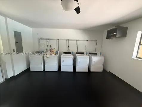 5328 NE 6th Avenue Oakland Park FL 33334