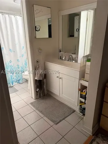 5328 NE 6th Avenue Oakland Park FL 33334