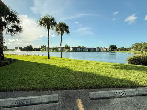 9420 S Hollybrook Lake Drive Pembroke Pines FL 33025