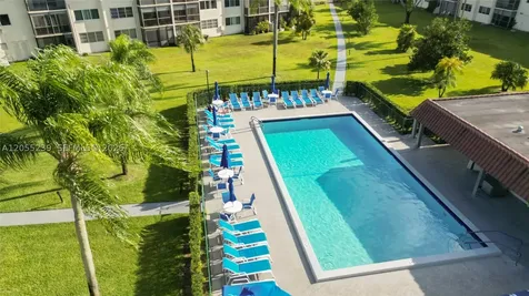 9420 S Hollybrook Lake Drive Pembroke Pines FL 33025