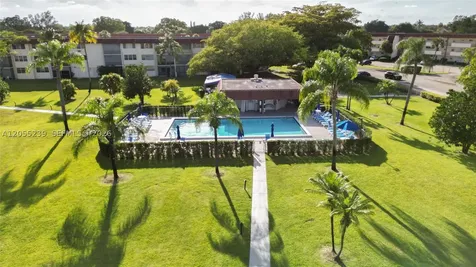 9420 S Hollybrook Lake Drive Pembroke Pines FL 33025