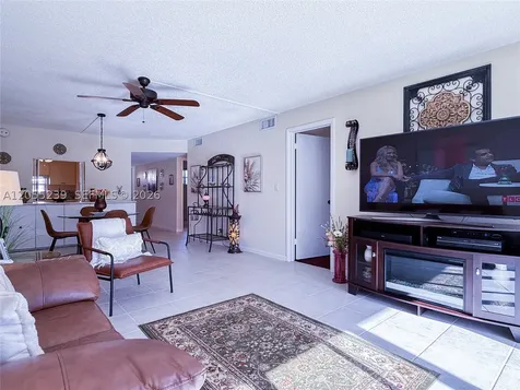 9420 S Hollybrook Lake Drive Pembroke Pines FL 33025