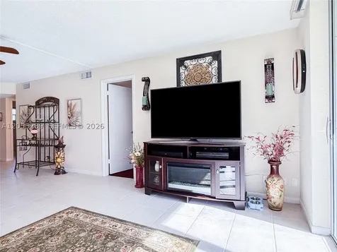 9420 S Hollybrook Lake Drive Pembroke Pines FL 33025