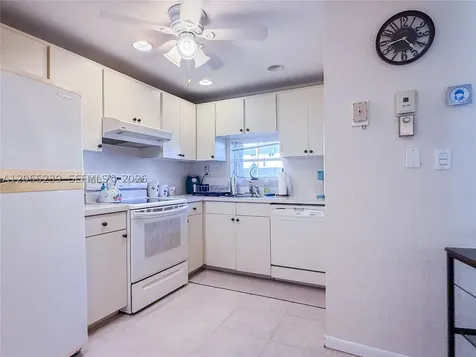 9420 S Hollybrook Lake Drive Pembroke Pines FL 33025