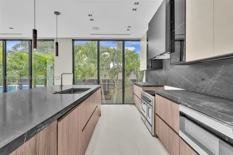 6020 Alton Road Miami Beach FL 33140