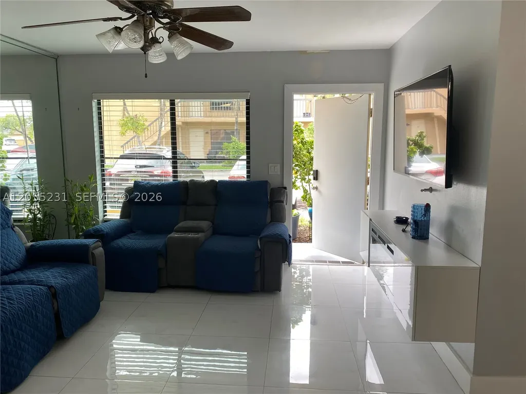 2570 W 67th Place Hialeah FL 33016