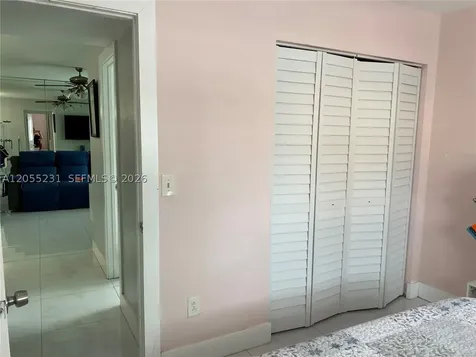 2570 W 67th Place Hialeah FL 33016