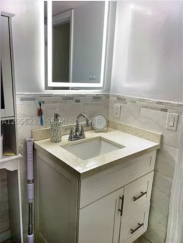 2570 W 67th Place Hialeah FL 33016