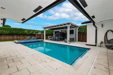 11040 SW 64th Street Miami FL 33173