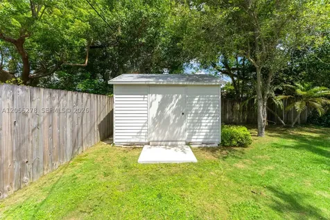 9121 Ridgeland Drive Cutler Bay FL 33157