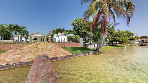 6265 W 10th Avenue Hialeah FL 33012