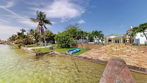 6265 W 10th Avenue Hialeah FL 33012