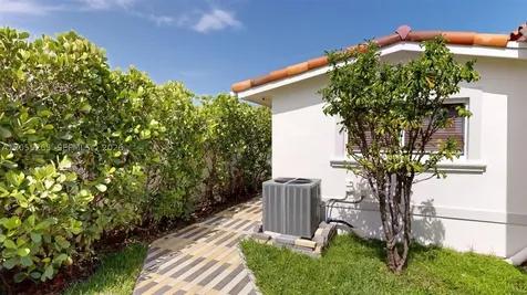 6265 W 10th Avenue Hialeah FL 33012