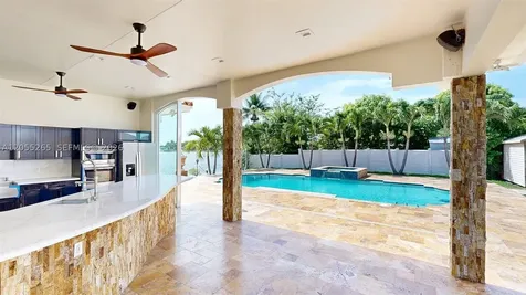6265 W 10th Avenue Hialeah FL 33012