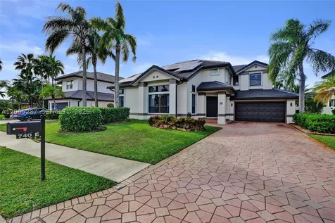 740 E Cypress Pointe Drive E Pembroke Pines FL 33027