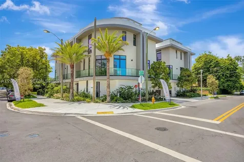2692 SW 25th Avenue Miami FL 33133