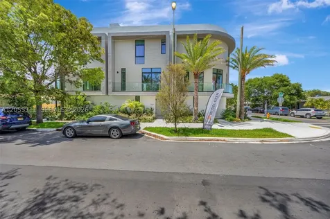 2692 SW 25th Avenue Miami FL 33133
