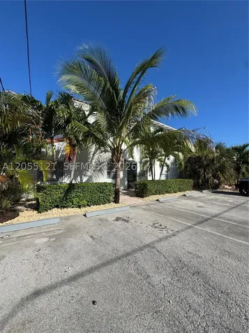 2816 Pine Tree Drive Miami Beach FL 33140