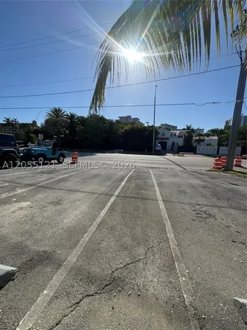 2816 Pine Tree Drive Miami Beach FL 33140