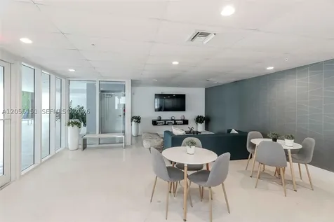 170 SE 14th Street Miami FL 33131