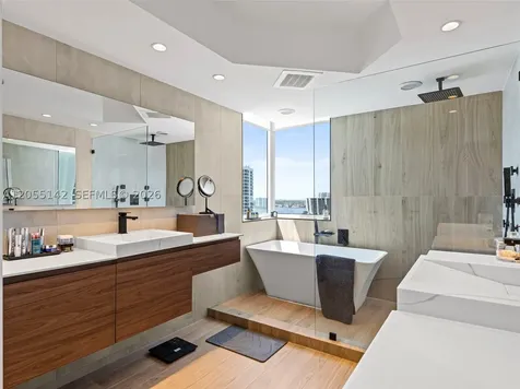 19400 Turnberry Way Aventura FL 33180