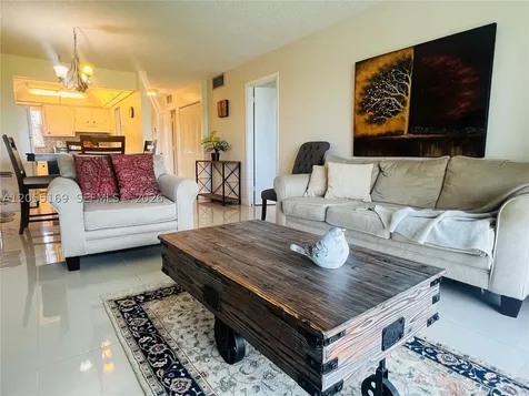 8900 Washington Boulevard Pembroke Pines FL 33025