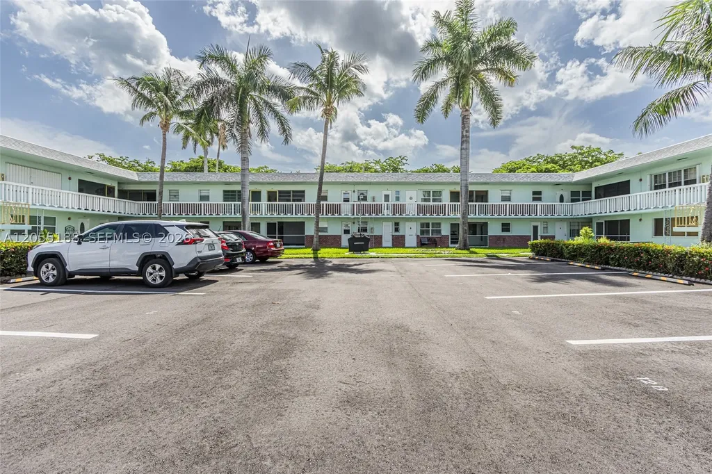 1401 N 12th Court Hollywood FL 33019