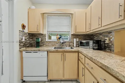 1401 N 12th Court Hollywood FL 33019