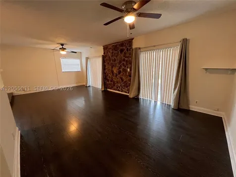 2762 S University Drive Davie FL 33328