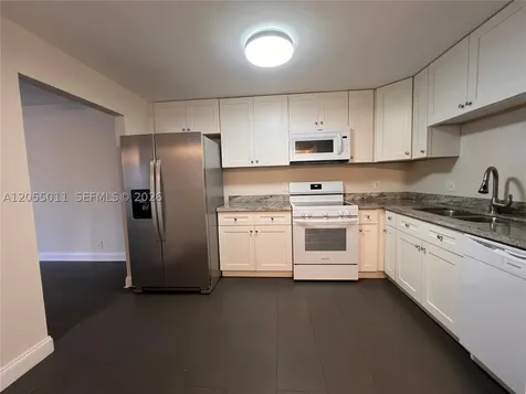 2762 S University Drive Davie FL 33328