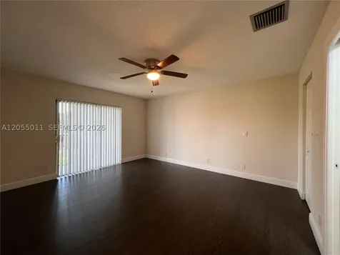 2762 S University Drive Davie FL 33328