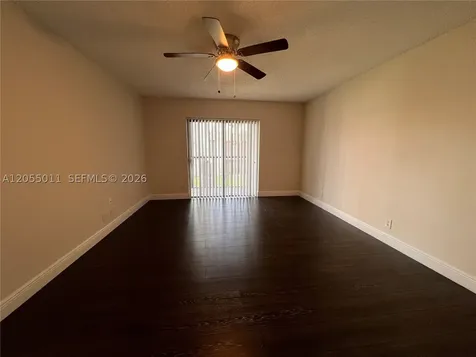 2762 S University Drive Davie FL 33328
