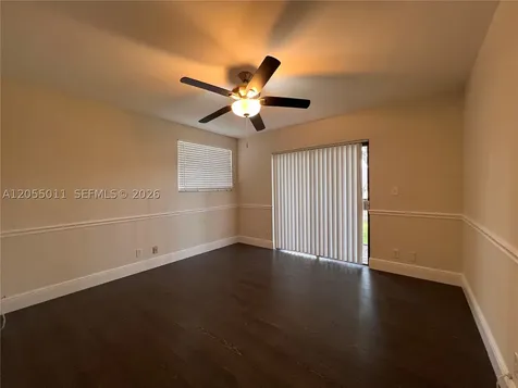 2762 S University Drive Davie FL 33328